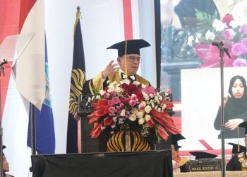 Sekjen Kemenkumham Terima Doktor Honoris Causa dari UNESA