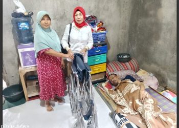 Tunjukan Kepedulian, Anggota DPRD Cianjur Berikan Bantuan Untuk Warga Penderita Stroke