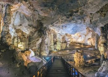 Goa Akbar Tuban: Destinasi Wisata Edukasi yang Menarik