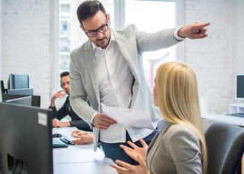 5 Jurus Ampuh Melawan ‘Bossy Boss’ di Kantor