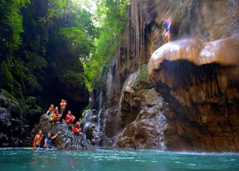 Cukang Taneuh, Ngarai Hijau yang Memikat Hati di Pangandaran