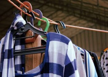 5 Cara Cerdas Mengeringkan Pakaian agar Tidak Bau Apek