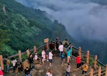 Tebing Keraton: Surga Tersembunyi di Ketinggian 1200 Meter