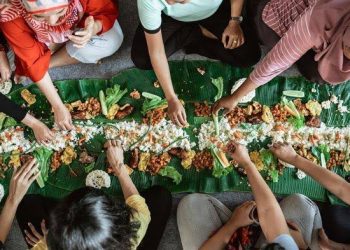 Asal-Usul dan Makna Mendalam Tradisi Papajar: Menyambut Fajar Ramadhan