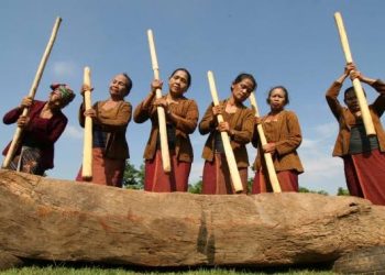 Mengenal Kesenian Tutunggulan: Warisan Tradisi Sunda yang Unik