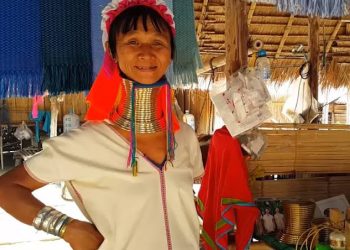 Menguak Misteri di Balik Tradisi Leher Panjang Suku Karen