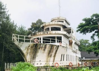 Kirain Artefak, Ternyata Kapal Pesiar Ini Adalah Masjid Mewah di Hutan Mojokerto