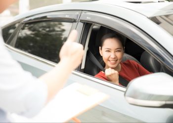 Grogi Saat Belajar Mengemudi? Atasi dengan 7 Tips Simpel Ini!