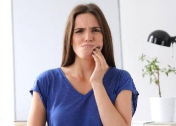 Ampuh dan Mudah! 4 Cara Alami Atasi Gusi Bengkak Tanpa Obat