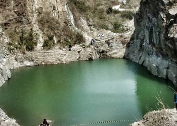 Danau Batu Bacan, Permata Sukabumi dengan Pesona Warna Hijau Zamrud