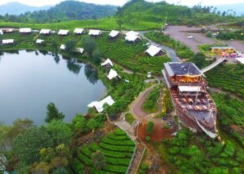 Eksplor Glamping Lakeside, Pengalaman Penginap Mewah di Tepi Danau yang Memukau
