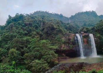 Curug Penganten, Pesona Air Terjun Kembar di Bandung Barat