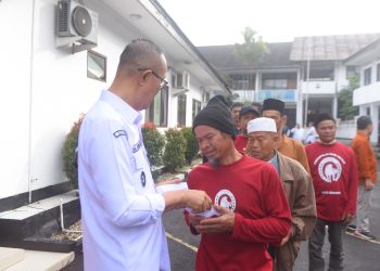 Pemkot Sukabumi Berikan Bantuan Kepada Ratusan Pelaku Transportasi Tradisional