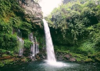 Pesona Curug Tilu Leuwi Opat, Surga Petualangan di Bandung Barat