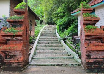 Keramat Plangon: Destinasi yang Memadukan Spiritual, Alam, dan Sejarah di Cirebon