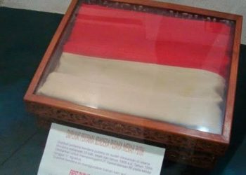 Mitos Bendera Pusaka: Benarkah Dijahit dari Tenda Soto dan Kain Seprai?