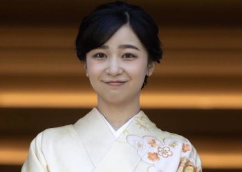 Viral Princess Kako Jepang Tertidur di Pesawat Ekonomi, Kesederhanaannya Jadi Sorotan