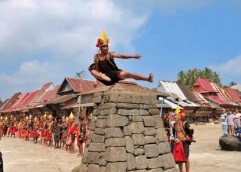 Menilik Tradisi Fahombo Batu Dari Sumatera Utara, Bukti Pria Sudah Dewasa