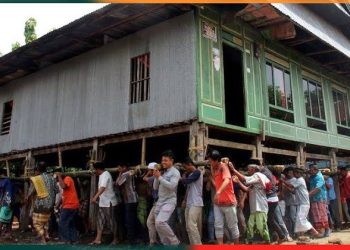 Massopo Bola, Tradisi Gotong Royong Memindahkan Rumah di Sulawesi Selatan
