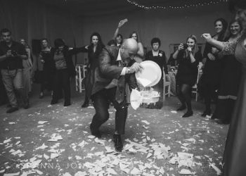 Mengenal Tradisi Unik Melempar Piring di Denmark untuk Rayakan Tahun Baru