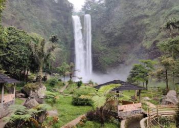 Tiket Hanya 10 Ribu, Ini Keindahan Curug Sanghyang Taraje Garut Selatan