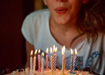 Asal-Usul Tradisi Meniup Lilin Ulang Tahun yang Berakar dari Ritual Sakral