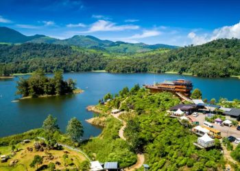 Menikmati Pesona Alam dan Legenda Romantis di Situ Patenggang