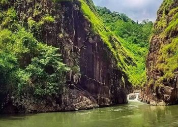 Leuwi Tonjong, Destinasi Wisata Alam Eksotis dengan Air Terjun Memukau