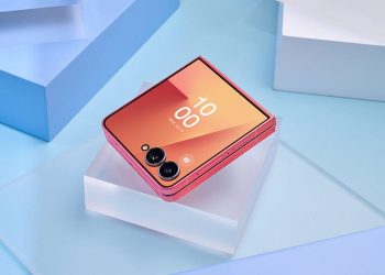 Hug My Younger Self, Tren Foto Viral yang Jadi Lebih Personal dengan Galaxy Z Flip7