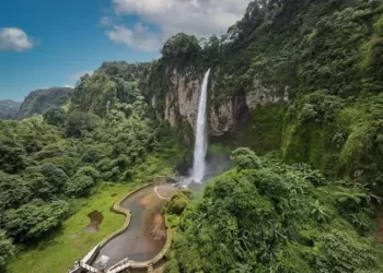 Legenda dan Pesona Curug Ngebul: Surga  Penuh Misteri di Pagelaran Cianjur