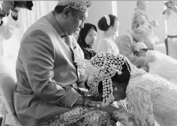 Makna dan Filosofi Sungkeman dalam Pernikahan Jawa