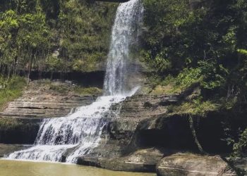 Curug Orok Garut: Keindahan Alam di Balik Legenda yang Menggetarkan Hati