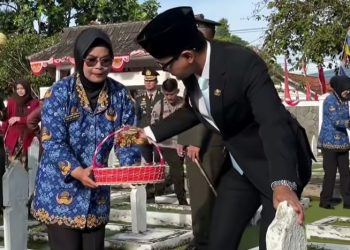 Ziarah Nasional di TMP Cianjur, Wabup Abi Ramzi Ajak Generasi Muda Teladani Pengorbanan Pahlawan
