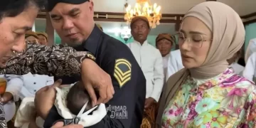 Ahmad Dhani dan Mulan Jameela Adopsi Anak Angkat, Ini Momen Aqiqahnya
