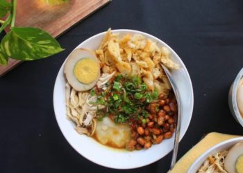 Asal Usul Bubur Ayam, Dari Congee Tiongkok Hingga Jadi Sarapan Nusantara