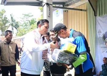 Hadir Langsung Ditengah Masyarakat, Pemkab Cianjur Berikan Pelayanan dan Bantuan ke Desa Padaluyu Kecamatan Cikadu