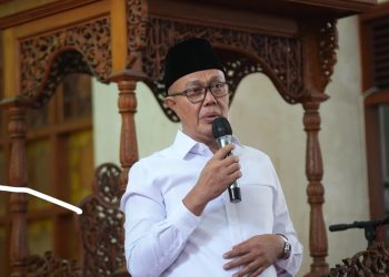 Wali Kota Sukabumi Tegaskan Kepemimpinan Berbasis Integritas Saat Salat Jumat di Masjid Agung