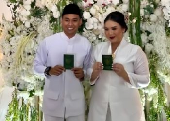 Sederhana Banget! Baju Pengantin Murah Rp100 Ribuan Ini Bikin Warganet Salfok
