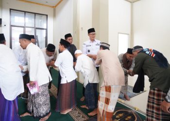 Wali Kota Sukabumi Laksanakan Shalat Jum’at Keliling di Masjid Assa’adah Warudoyong