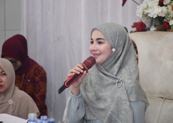 Ketua Bidang I TP PKK Kota Sukabumi Isi Ceramah Isra Mi’raj di Mesjid Darul Khoer