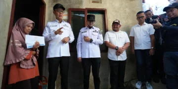 Ayeuna Waktuna Berbagi Berkah (12 PAS), Wali Kota dan Wakil Wali Kota Sukabumi Salurkan Bantuan untuk Warga Karangtengah dan Karamat