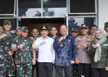 Tim Pengawasan dan Evaluasi Tinjau TMMD di Cikembar Pembangunan Infrastruktur Desa Diharapkan Dorong Ekonomi Warga