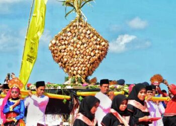 Mengungkap Makna dan Filosofi di Balik Tradisi Lebaran Ketupat