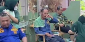 Viral Damkar Dihadiahi Perawatan Gratis Usai Bantu Buka Salon yang Terkunci