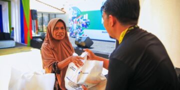 Pertamina Salurkan 2.000 Paket Sembako Melalui Pasar Murah di Balongan