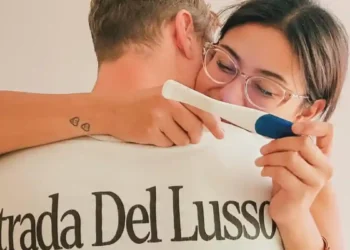 Awkarin Viral Pamer Test Pack Garis Dua, Dulu Bantah Hamil Kini Malah Bikin Prank