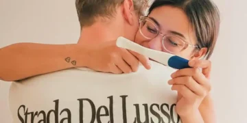 Awkarin Viral Pamer Test Pack Garis Dua, Dulu Bantah Hamil Kini Malah Bikin Prank