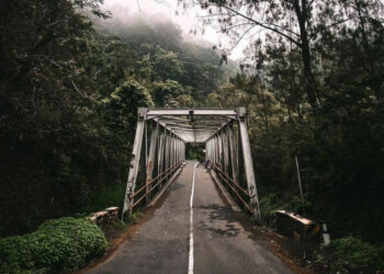 Misteri Jembatan Cangar: Penampakan Hantu Penunjuk Jalan serta Jejak Tempat Bertapa
