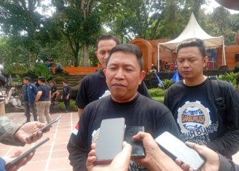 Merayakan Buruh dengan Cara Berbeda: Hangatnya May Day di Tepi Kolam Santa Sea