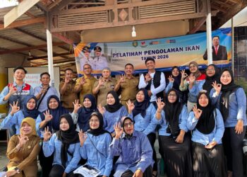 Pertamina Patra Niaga RJBB Bersama DISKOPDAGIN Gelar Pelatihan UMKM Pengolahan Ikan di Indramayu
